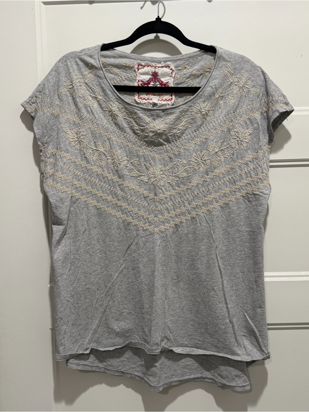 Johnny Was Women’s Embroidered Scoop Neck Top in Light Gray